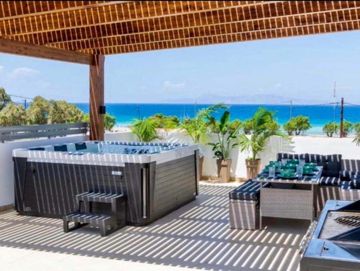 Odyssea Top View & Hot Jacuzzi Front Beach Kremastí 外观 照片